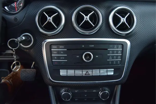 Mercedes-Benz A 180 D URBAN AUTO 8