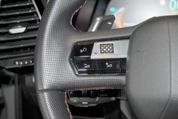 DS DS7 E-Tense Performance Line 25