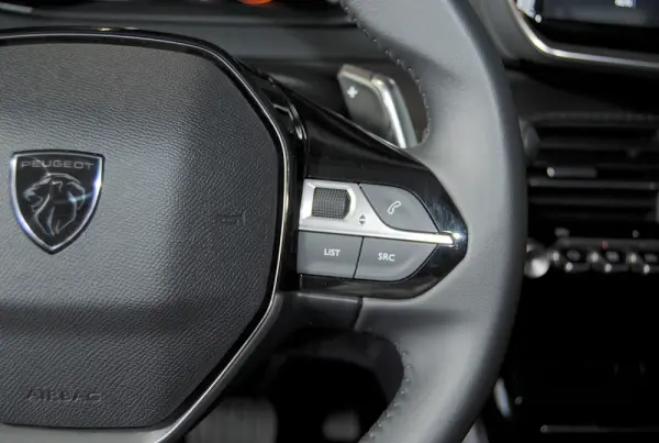Peugeot 208 1.2 Hybrid Allure e-DCS6 22