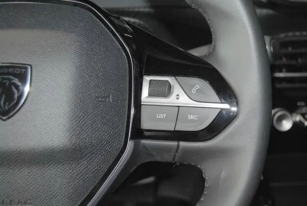Peugeot 2008 1.2 Hybrid Allure e-DCS6 21
