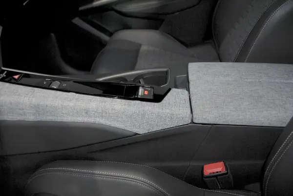 Peugeot 3008 1.2 Hybrid Allure e-DCS6 30