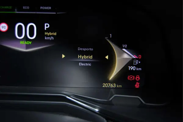 DS DS7 E-Tense Performance Line 31