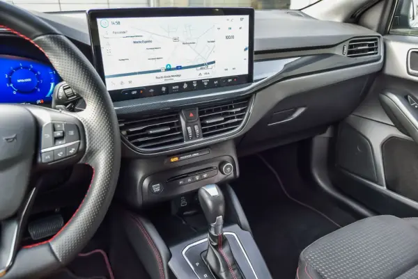Ford Focus SW 1.0 EcoBoost MHEV ST-Line X Aut. 34