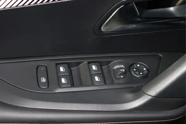 Peugeot 2008 1.2 Hybrid Allure e-DCS6 20