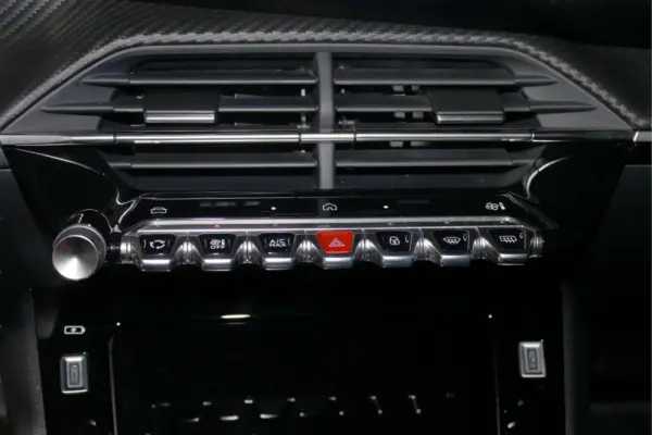 Peugeot 2008 1.2 Hybrid Allure e-DCS6 28