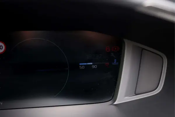Peugeot 2008 1.2 Hybrid Allure e-DCS6 38