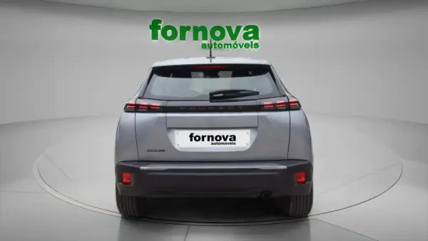 Peugeot 2008 1.2 PureTech Style 6