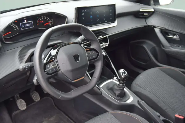 Peugeot 2008 1.2 PureTech Style 13