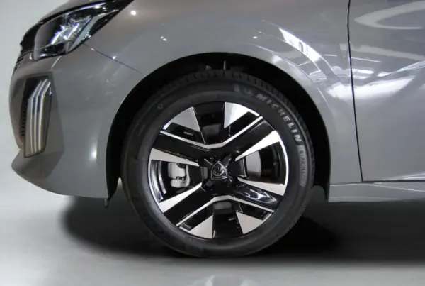 Peugeot 208 1.2 Hybrid Allure e-DCS6 10