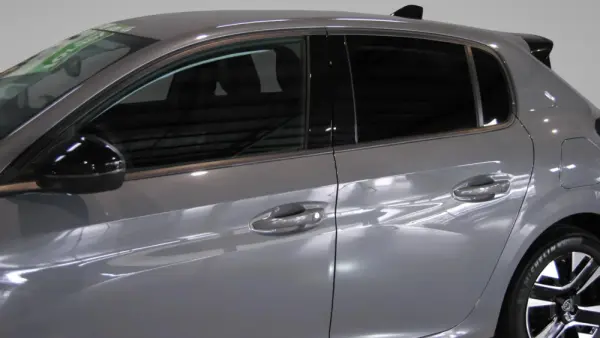 Peugeot 208 1.2 Hybrid Allure e-DCS6 11