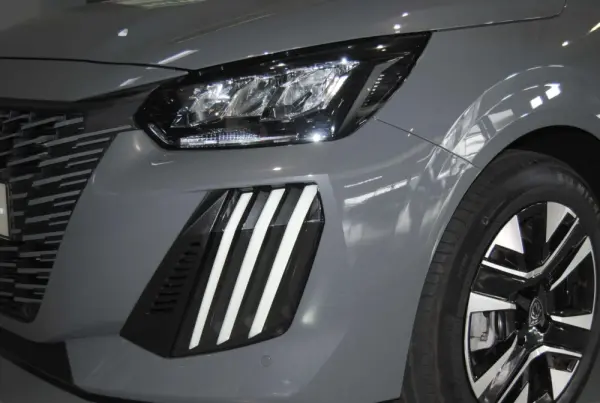 Peugeot 208 1.2 Hybrid Allure e-DCS6 12