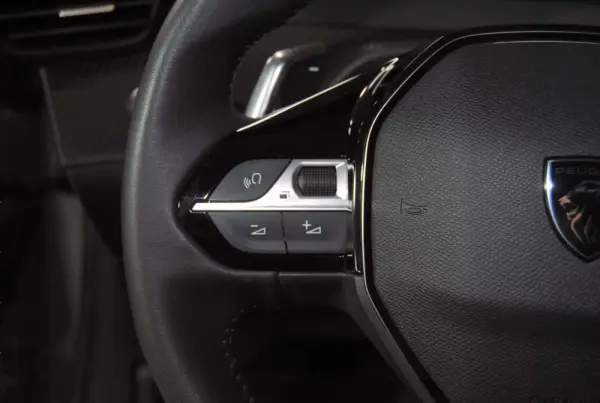 Peugeot 208 1.2 Hybrid Allure e-DCS6 23