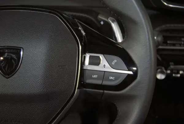 Peugeot 208 1.2 Hybrid Allure e-DCS6 24