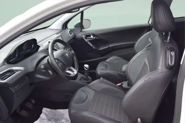 Peugeot 208 1.6 THP Allure 8