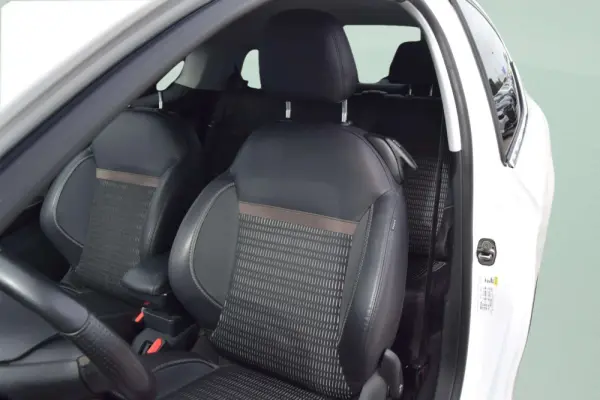 Peugeot 208 1.6 THP Allure 9