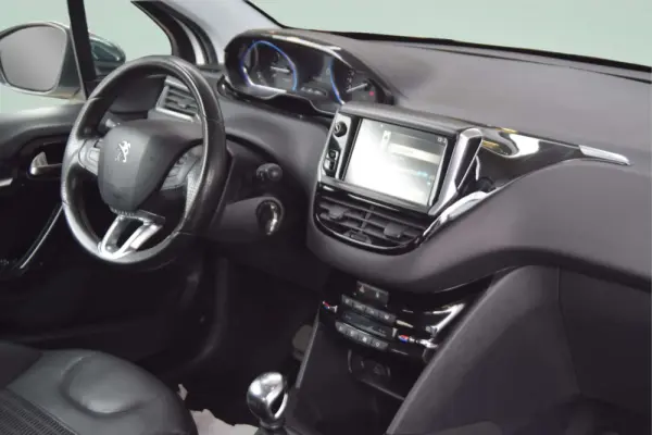 Peugeot 208 1.6 THP Allure 24