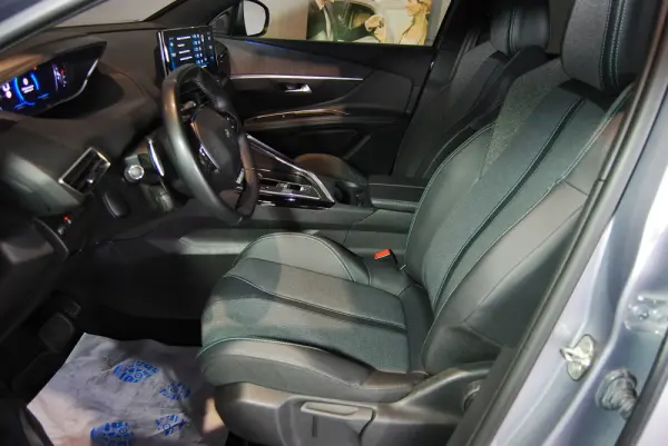 Peugeot 3008 1.5 BlueHDi Allure Pack EAT8 16