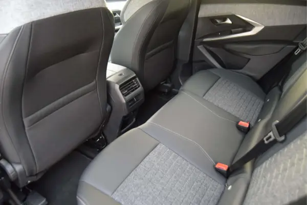 Peugeot 3008 1.2 Hybrid Allure e-DCS6 11