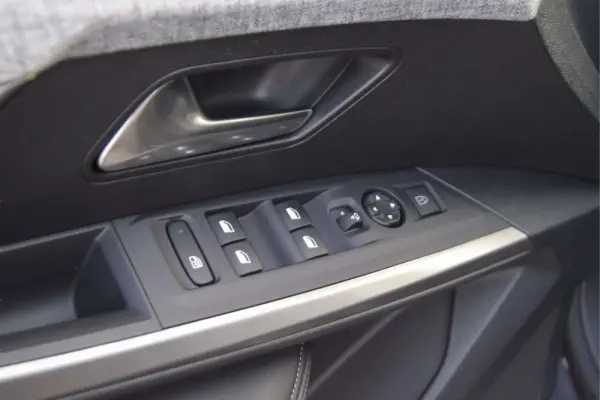 Peugeot 3008 1.2 Hybrid Allure e-DCS6 12