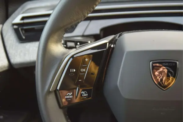 Peugeot 3008 1.2 Hybrid Allure e-DCS6 28