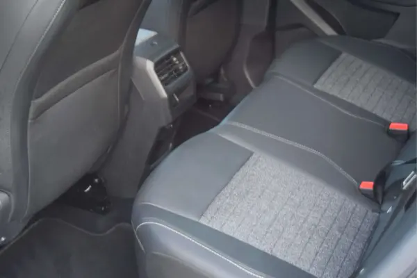 Peugeot 3008 1.2 Hybrid Allure e-DCS6 12