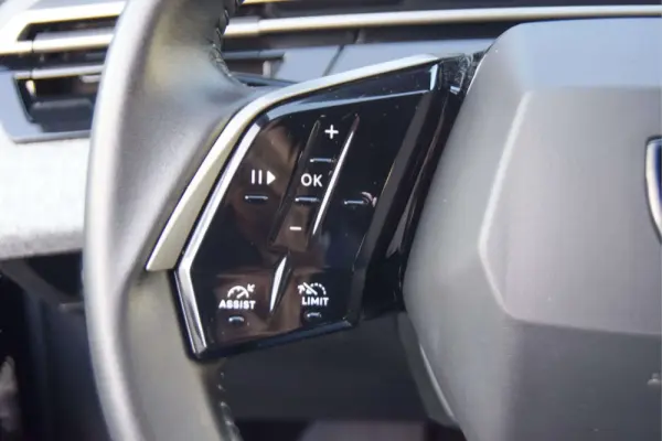 Peugeot 3008 1.2 Hybrid Allure e-DCS6 17