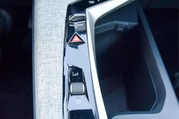 Peugeot 3008 1.2 Hybrid Allure e-DCS6 22