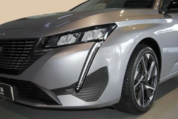 Peugeot 308 1.2 PureTech Allure 11