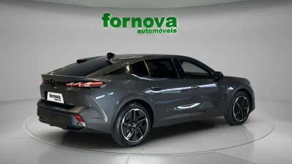 Peugeot 408 1.6 Hybrid GT e-EAT8 6