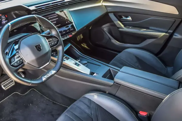 Peugeot 408 1.6 Hybrid GT e-EAT8 11