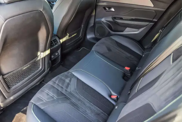 Peugeot 408 1.6 Hybrid GT e-EAT8 14
