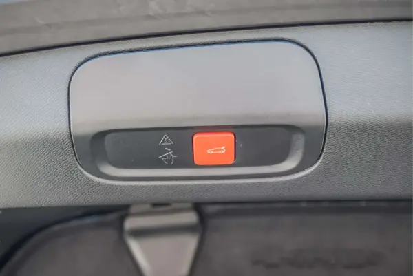 Peugeot 408 1.6 Hybrid GT e-EAT8 17