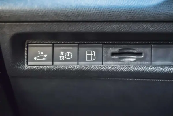 Peugeot 408 1.6 Hybrid GT e-EAT8 24