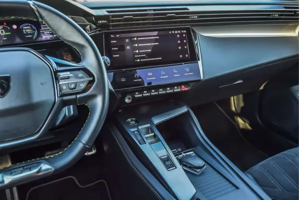 Peugeot 408 1.6 Hybrid GT e-EAT8 38