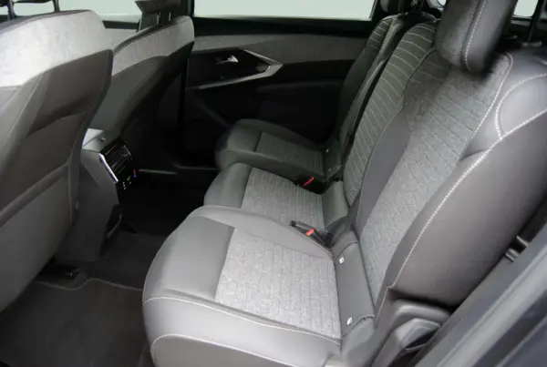 Peugeot 5008 1.2 Hybrid Allure e-DCS6 17