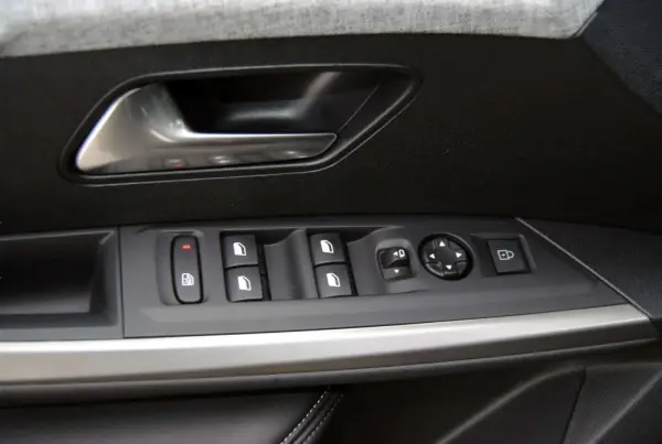 Peugeot 5008 1.2 Hybrid Allure e-DCS6 21