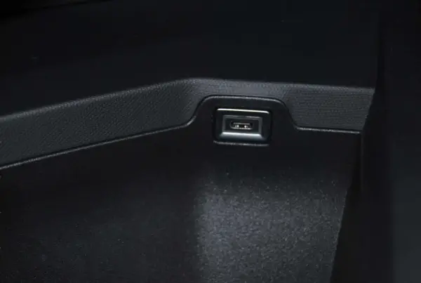Peugeot 5008 1.2 Hybrid Allure e-DCS6 27