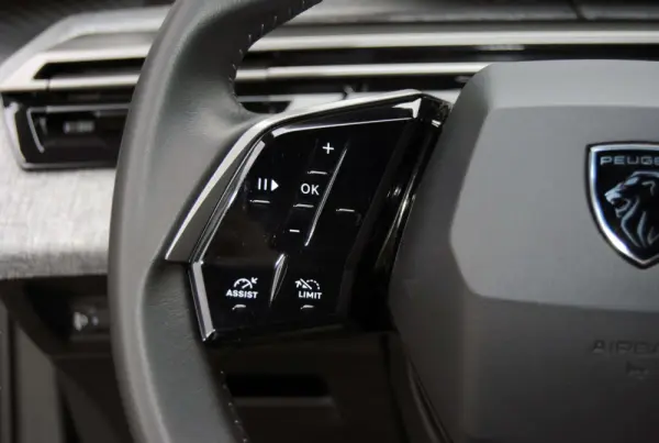 Peugeot 5008 1.2 Hybrid Allure e-DCS6 31