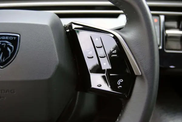 Peugeot 5008 1.2 Hybrid Allure e-DCS6 32