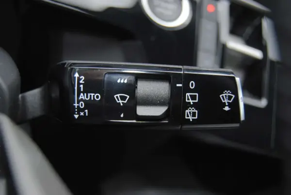 Peugeot 5008 1.2 Hybrid Allure e-DCS6 37