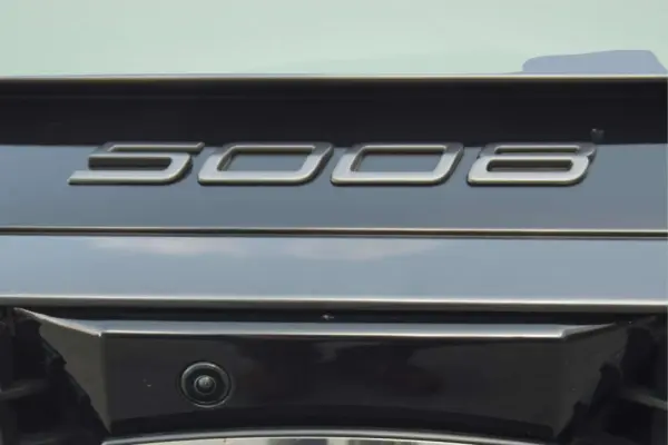 Peugeot 5008 1.2 Hybrid Allure Pack e-DCS6 12