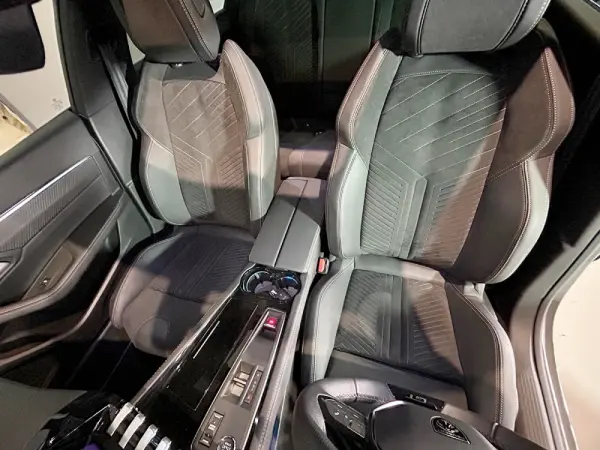 Peugeot 508 SW 1.6 Hybrid GT e-EAT8 26