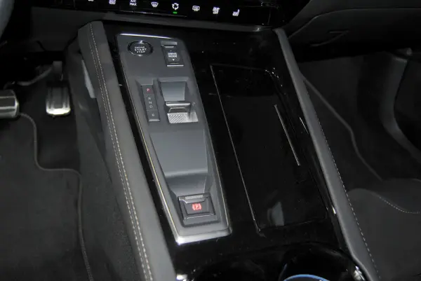 Peugeot 508 SW 1.6 Hybrid GT e-EAT8 32