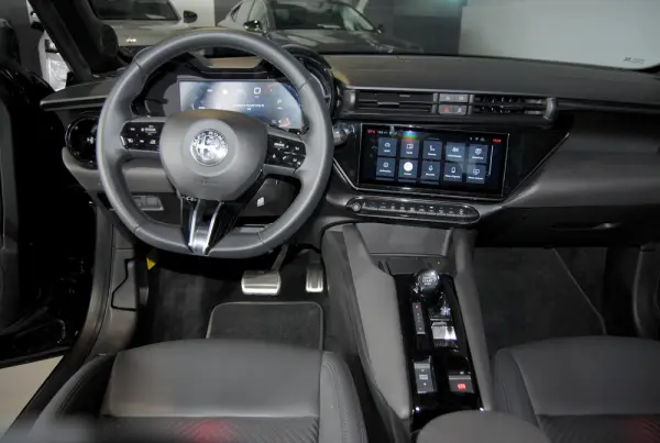 Alfa Romeo Junior 1.2 Speciale eDCT6 41