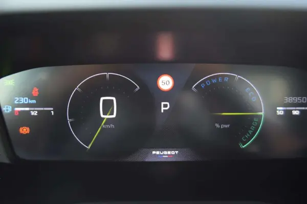 Peugeot 2008 1.2 Hybrid Allure e-DCS6 25