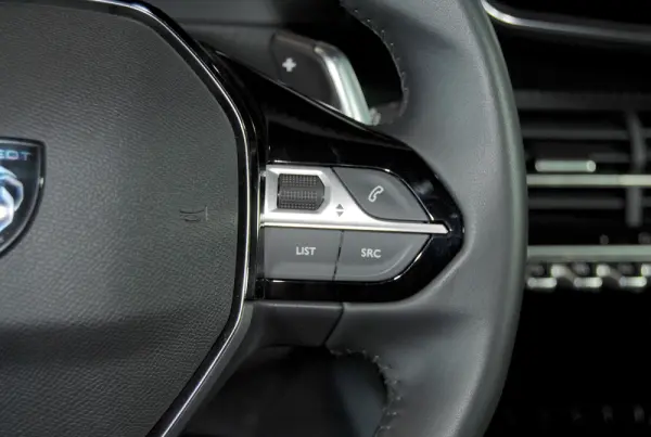 Peugeot 2008 1.2 Hybrid Allure e-DCS6 22