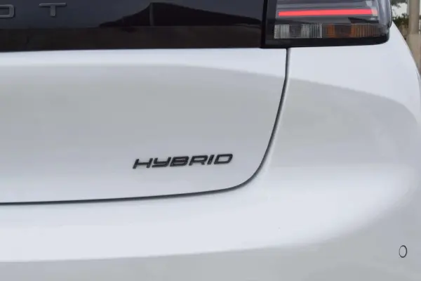 Peugeot 208 1.2 Hybrid Allure e-DCS6 27