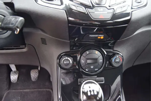 Ford Fiesta 1.5 TDCi Titanium 13