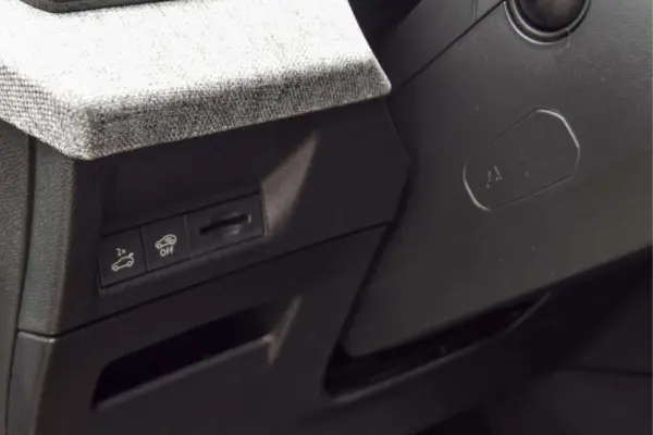 Peugeot E-3008 73 kWh GT 50