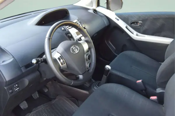 Toyota Yaris 1.0 VVT-i Sol 18